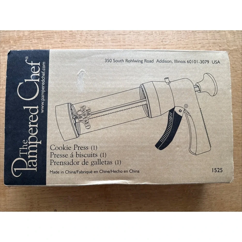 The Pampered Chef 1525 Cookie Press with 16 Discs - White